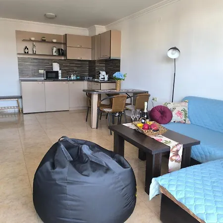 кара миа شقة